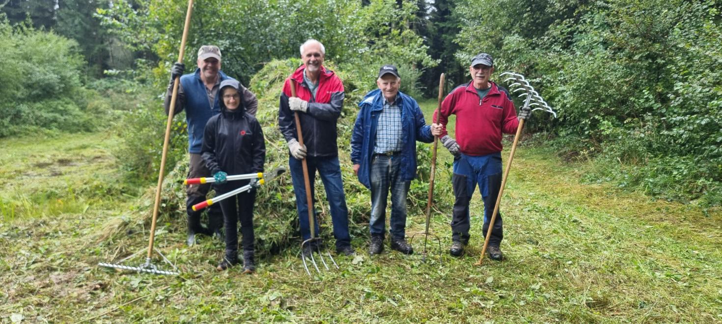 Helfer nach getaner Arbeit